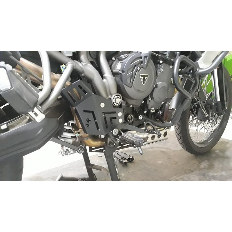Protetor cilindro traseiro escapamento Tiger 800 detalhe acabamento MOTOTOP