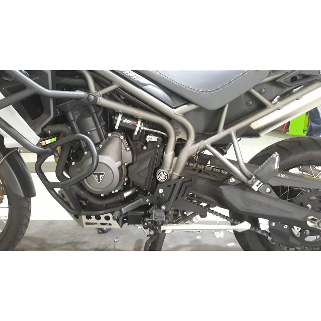 Protetor pe esquerdo Tiger 800 detalhe fixacao MOTOTOP