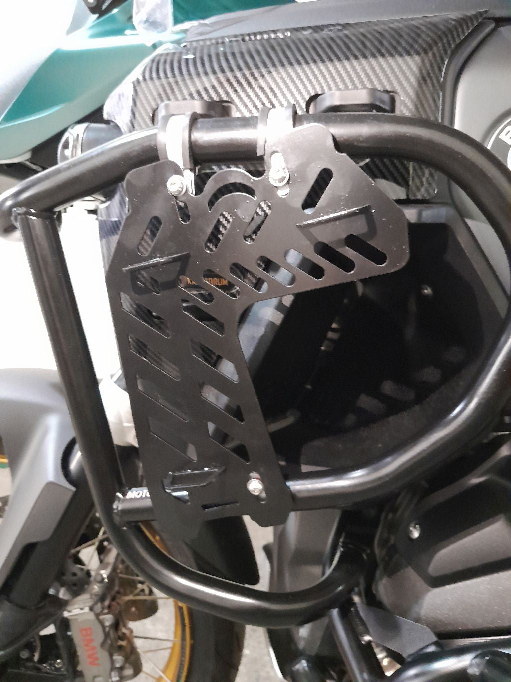 Protetor carenagem R1300 GS Adventure preto instalado moto MOTOTOP